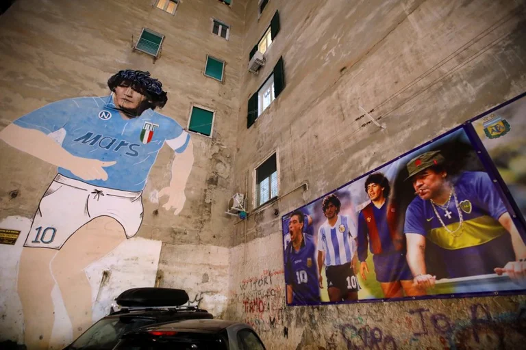 Anciennes équipes: C'est ainsi que Barcelone et Naples ont réagi après la mort de Maradona