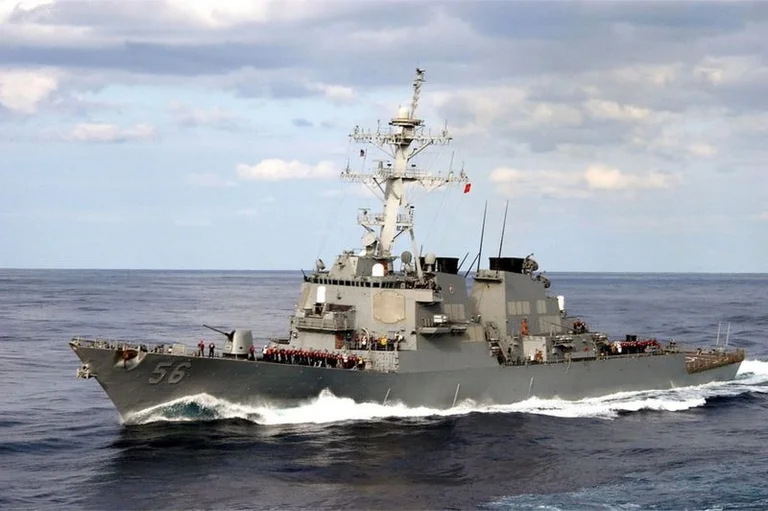 La Russie menace de frapper un navire américain à la mer du Japon