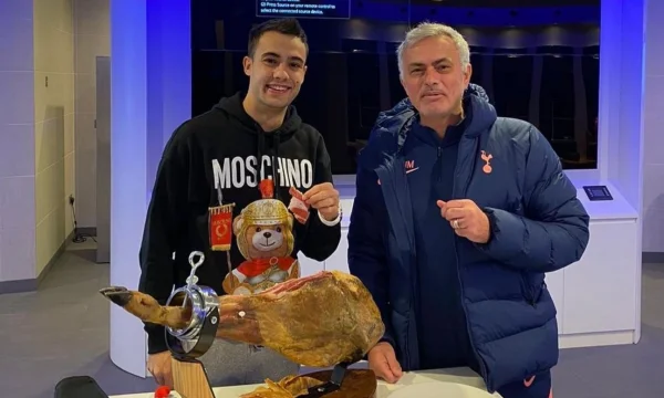 Mouriinho mantiene su promesa, compra cerdo del protector español