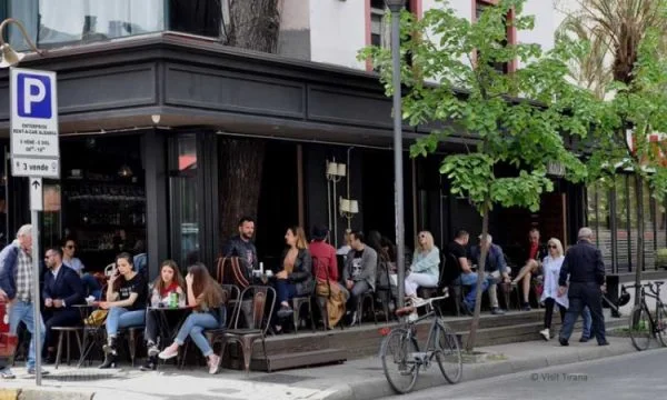 karate albanés, gastado unos 210m euros menos para restaurantes, ropa y viajes