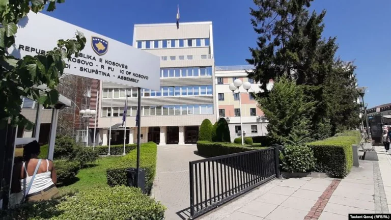 Kuvendi në ethe: Në pritje të rezultateve të 50 testeve për koronavirus