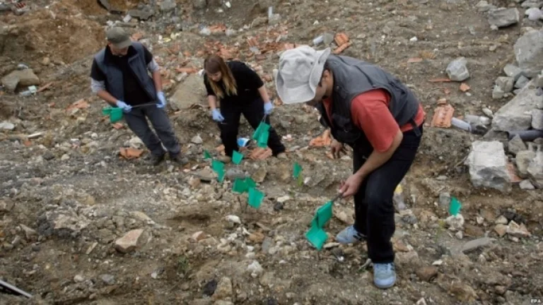Vom Friedhof in Serbien bis zum Kosovo-Kriegsverbrechen