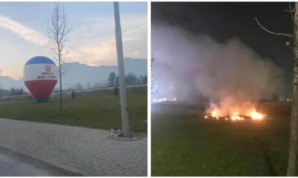 They'd rather come to Pec from the coloured balloon like the former Yugoslav flag, completely burned.