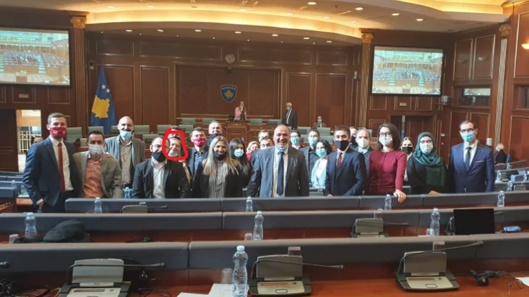 VV invites Besa Gager for a picture, and then abuses him in support of Bulqi