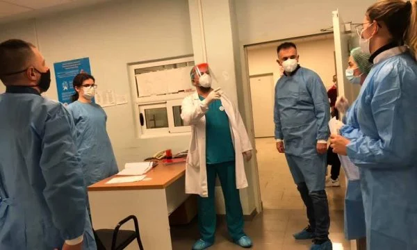 Oui. Nous attendons les réflexions des institutions dans le traitement des infirmières