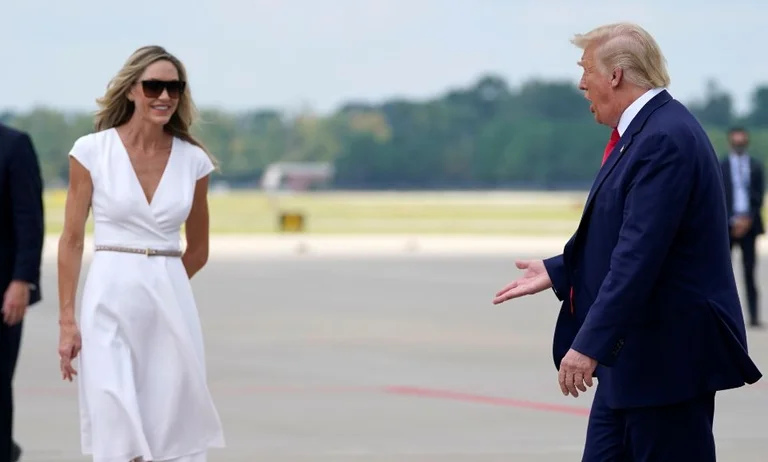 Un Trump tombe, un autre monte (Photo)