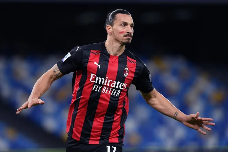 Il re di Serie La squadra Pioli sconfigge Napoli