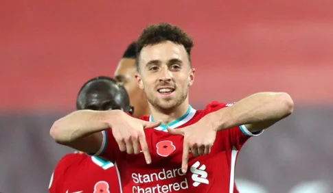 Clopp tiene éxito en tomar tres puntos a pesar de múltiples escasez, derrotando a Leicester