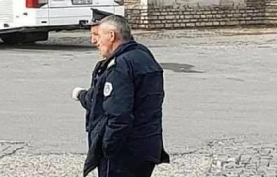 Polizia roam senza maschere, migliaia di cittadini sono multati se non hanno una maschera