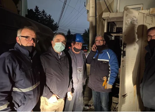 Quelqu'un du gouvernement se soucie des coupures d'électricité, visite SunBreg