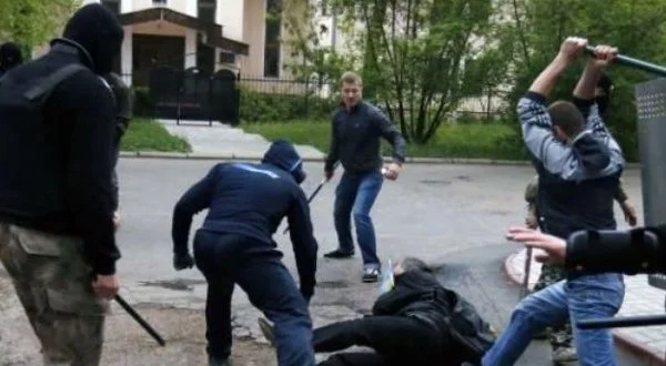 Lutte massive avec des armes et des couteaux, 6 personnes arrêtées, blessées 3 autres