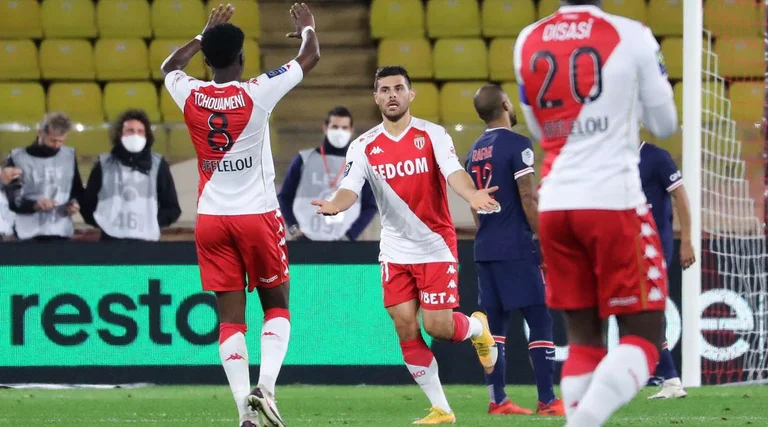 Monaco a décollé de la boussole SPG : De l'inconvénient 2-0, il revient et gagne le match.