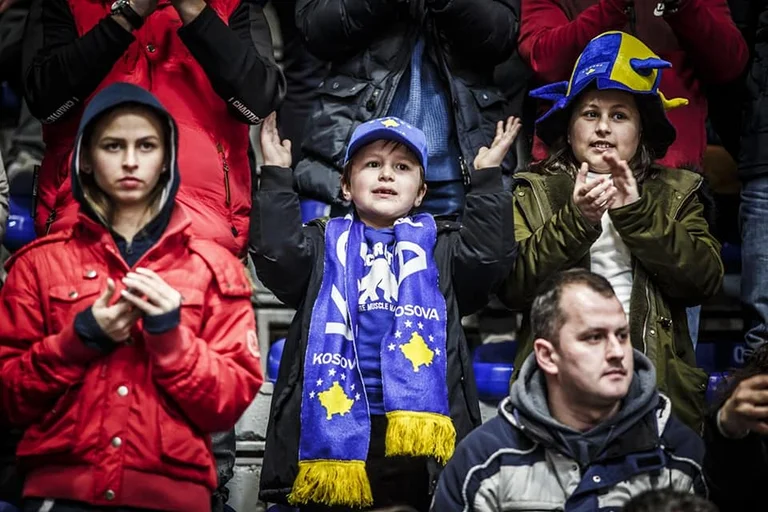 Il Kosovo si unisce al giocatore di basket Montenegrin