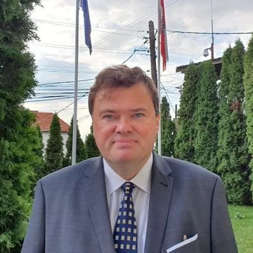 Embajador de Austria en Kosovo: Siempre estamos contigo, te apoyaremos por tus visas.