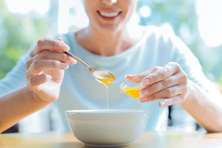 Pourquoi manger une cuillère de miel tous les soirs avant le coucher