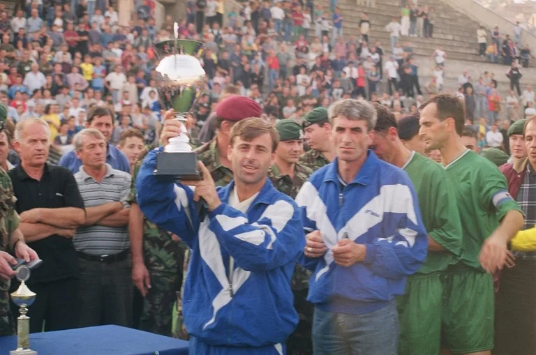 El ex futbolista Pristina se olvida, trabaja el vendedor