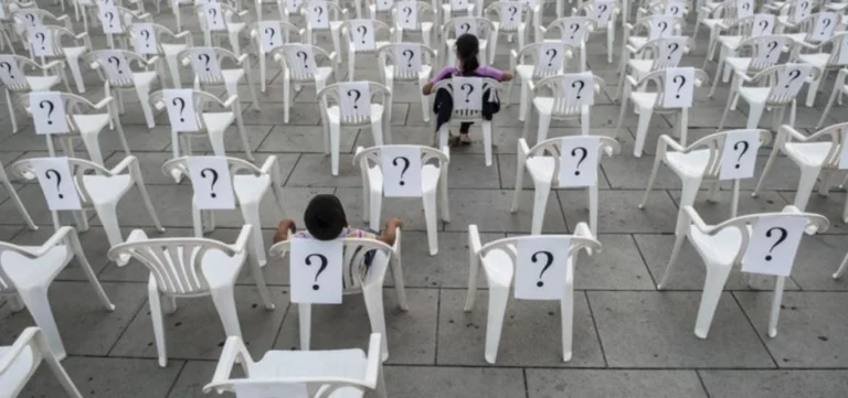 The boy who has his father missing during the war: When an unknown number calls me on the phone, my heart moves