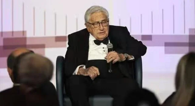 Kisinger insta a Biden a restaurar la comunicación con China