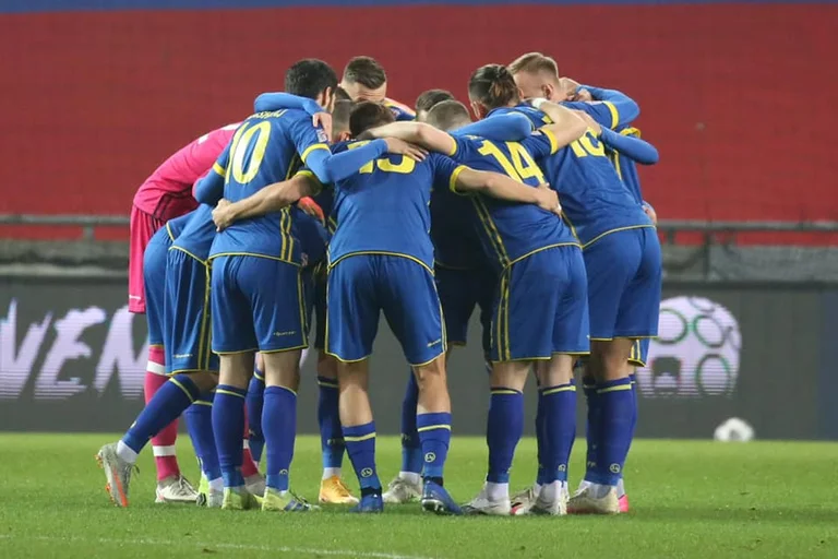 Bernard Berisha antes del partido con Moldavia: Vamos chicos, te quiero mucho.