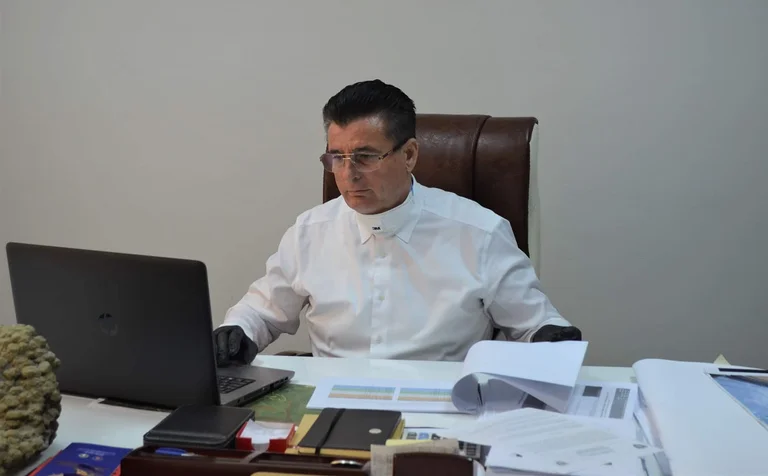 Mitrovica Vorsitzender arbeitet auf dem ersten Corleone Case in dieser Gemeinde aus