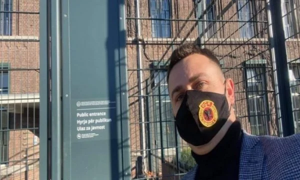 Exile interdit les manifestations pré-spéciales en raison du masque logo de l'UCK