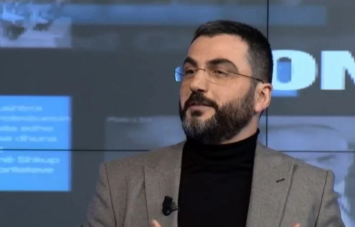 El profesor Gola es multado por la máscara: No pago, ven libremente a llevarlo a prisión. Hotty saldrá sin él.