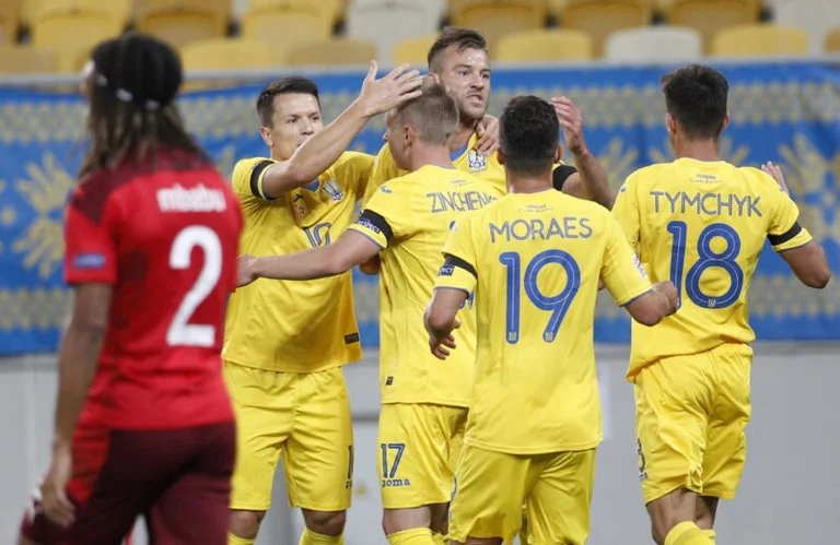 Tre giocatori di calcio si infettano con Avid-19: Swiss-Ukrainian Beatdown