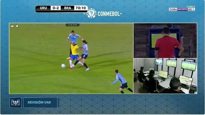 Cavani a été condamné directement à la rouge pour cette intervention à Richalis lors du match Uruguay-Brésil.