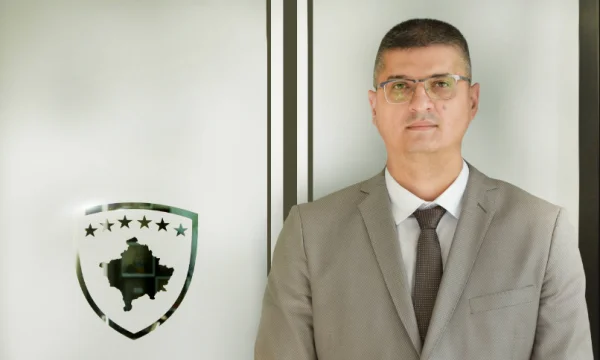 Serbiens Regierung engagiert den ehemaligen serbischen Minister in Kosovo in Belgrad, Nenad Rikallon