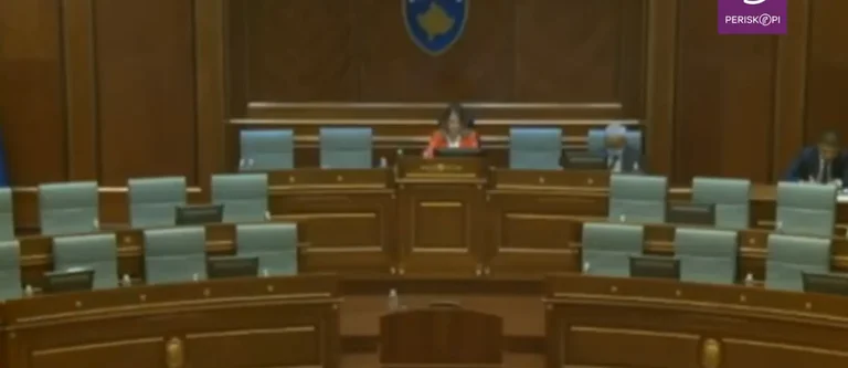 MPs continue discussion of pandemic management, none of the government in the hall
