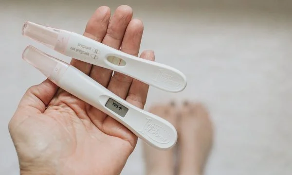 Spegnere le scuole, aumentare il numero di adolescenti incinte in questo paese