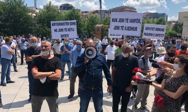After the protest ends, Telekom workers go on strike