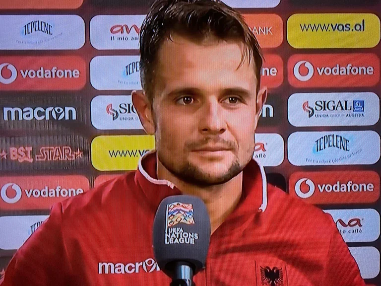 Surprises Abrashi : Après le match, je savais que j'avais deux cartes.