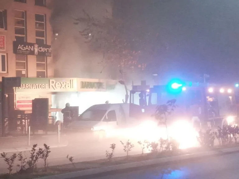 Fire doesn't stop at the pharmacy in downtown Pristina (FOTO)