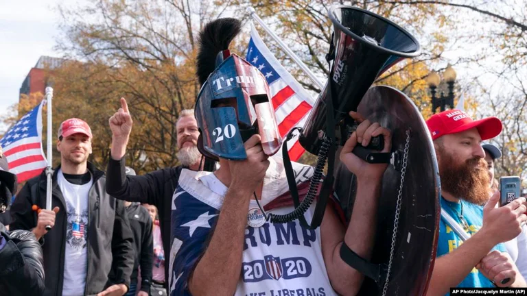 Start pro- Trump gatherings in the United States, support his claims for “electoral boom”