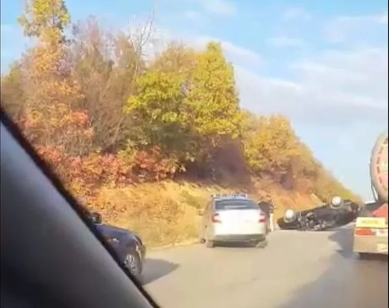 Traffic accident in Dolc, Kline, rolls a car