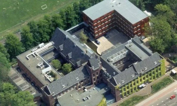 Die Telefongespräche der ehemaligen KLA-Leiter in Den Haag können von der Special aufgenommen und gehört werden