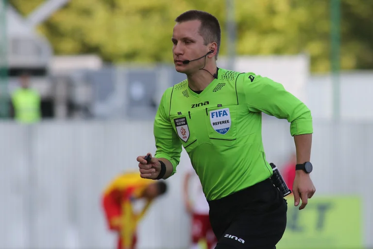 Polish judges share justice in Slovenia-Kosovo match