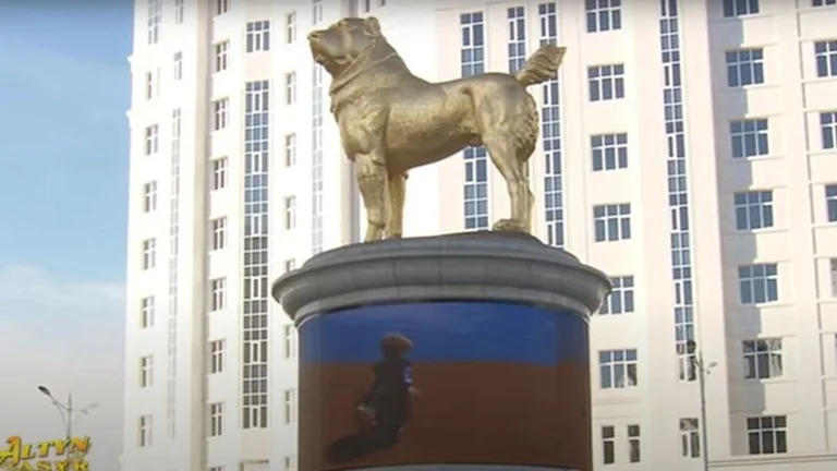 A dog's giant gold statue is built by the most oppressed and with extreme poverty
