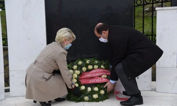 Schweizer Parlamentspräsident besucht Memorial-Komplex in Great Krusha