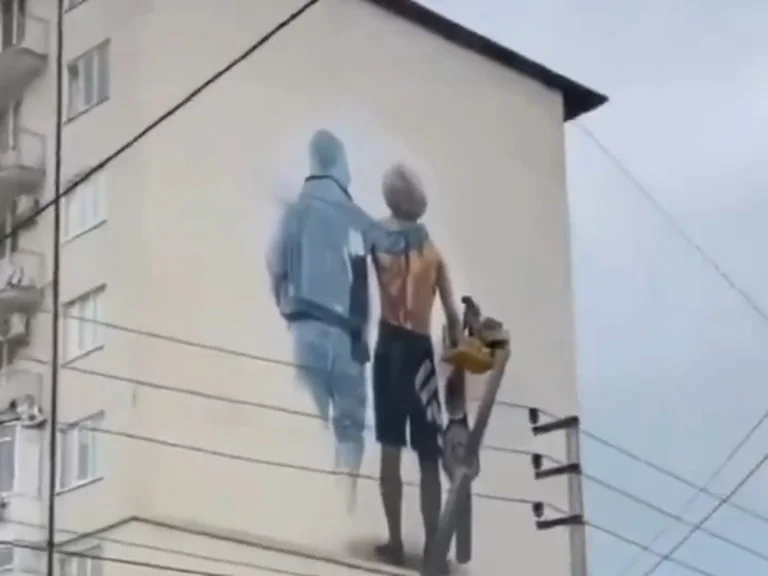 Fans machen eine wunderbare Geste für Khahabi, an die sie Dad erinnern.