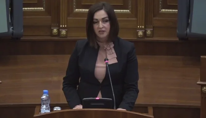 “Reja con gli amici”: I deputati VV esitano a menzionare i nomi di Thaci, le Veseline di Krasniqi