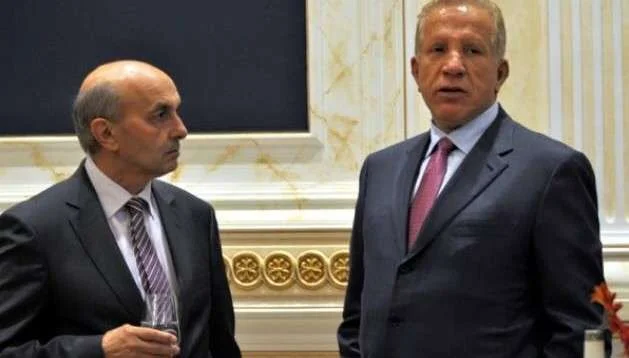 Le gouvernement Hoti perd deux pieds : même AKR exige des choix
