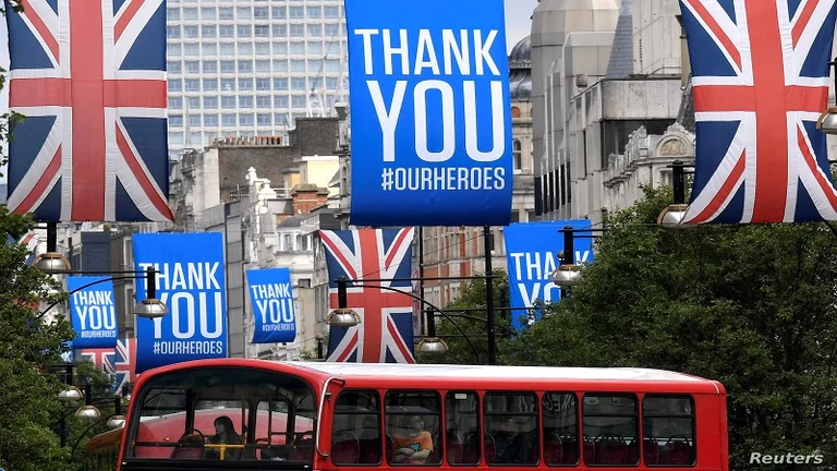 Brits fordern, dass Anti-Convidian-Impfstoff-Politiker zuerst testen