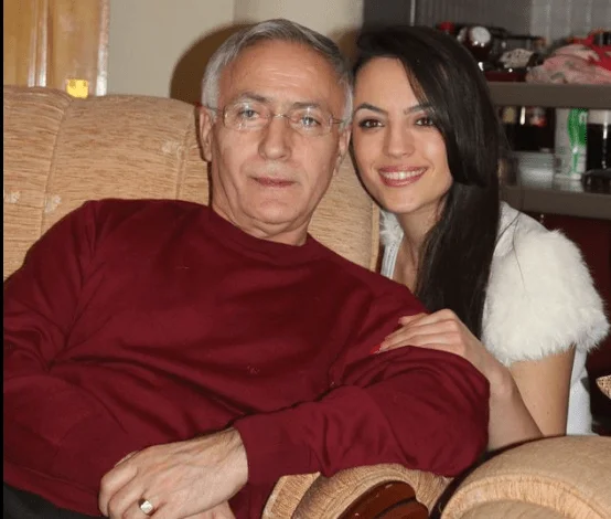 La hija de Jakup Krasniqi con un poste conmovedor: Papá, tu poderosa voz en La Haya agitó suelo albanés