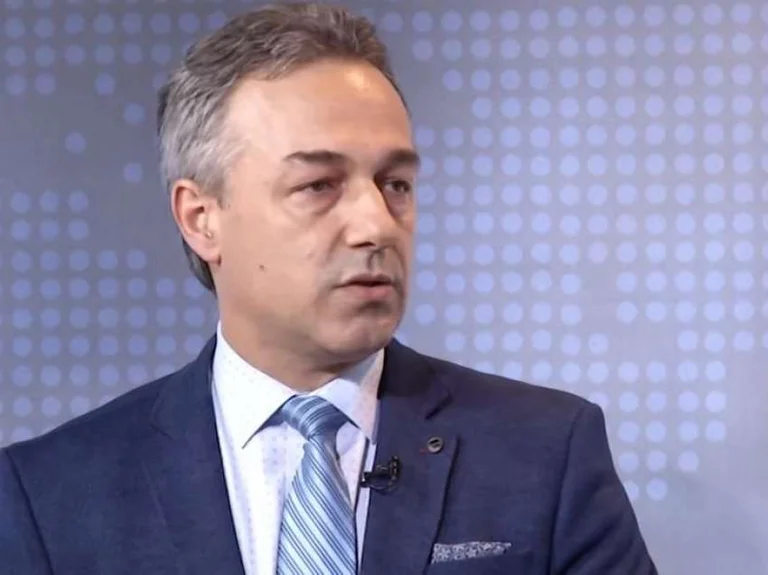 7 Motivi Faton Abdullah, governo V-LDK non avrà lunga vita