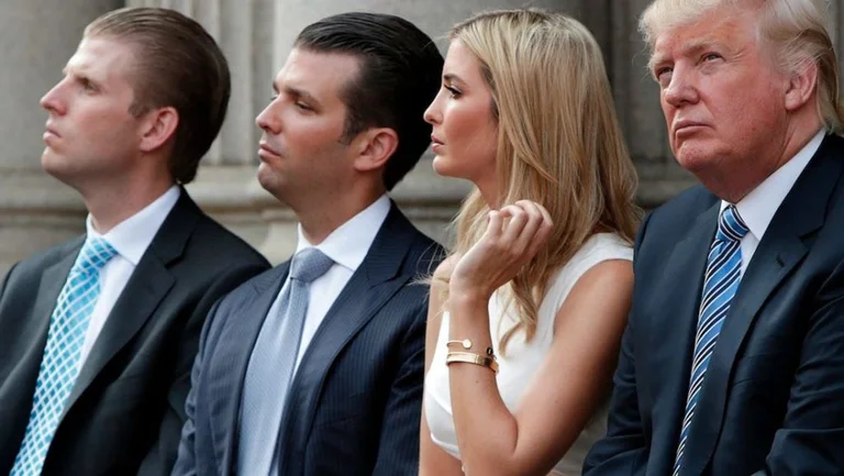 El círculo estrecho de Trump rompe: El novio y su esposa le dicen que acepte la derrota, no chicos