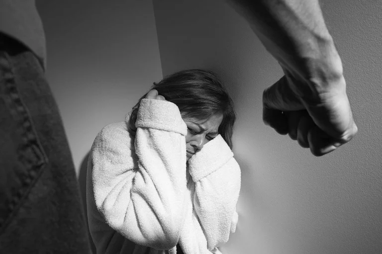 Les difficultés des centres de logement pour femmes victimes de violence au Kosovo