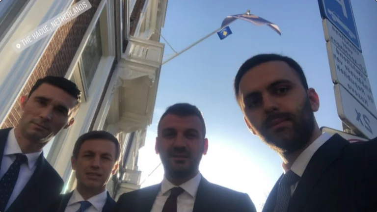 Le fils de Jakup Krasniqi publie des photos de La Haye