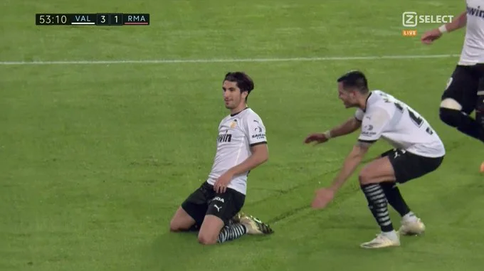 Real isn't doing anything to Vallencia, takes third goal